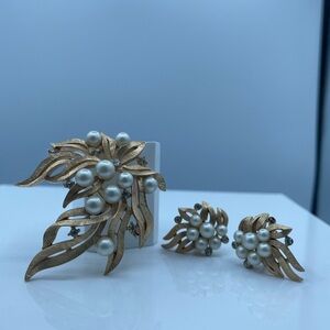 Vintage Trifari brooch and clip earrings set